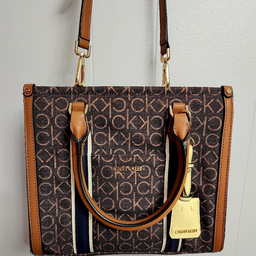 Calvin klein Beckah logo print crossbody tote bag in brown - Picture 10 of 10